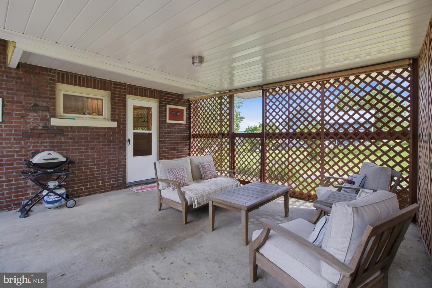 206 Elizabeth St Property Photo 6