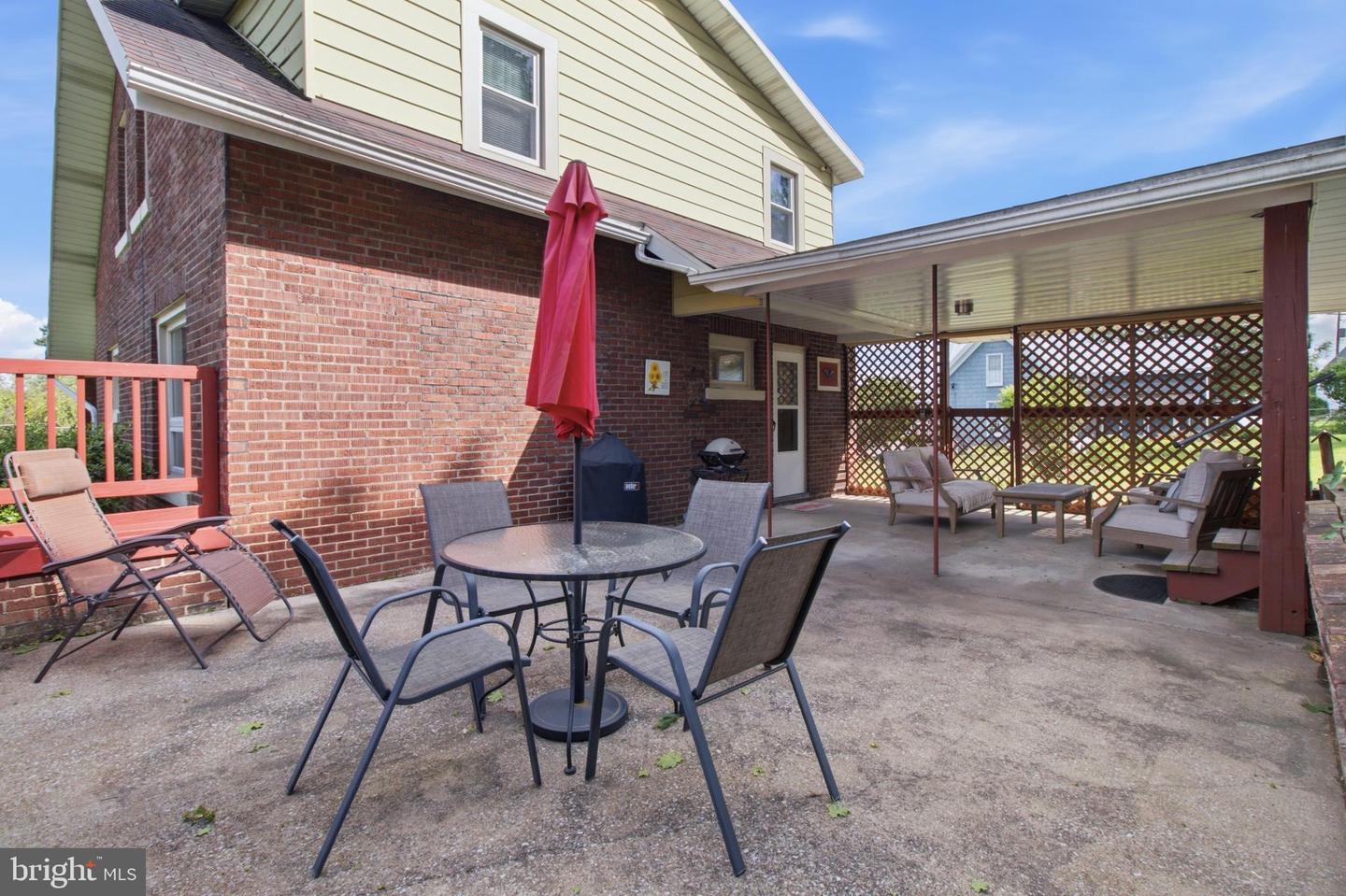 206 Elizabeth St Property Photo 7