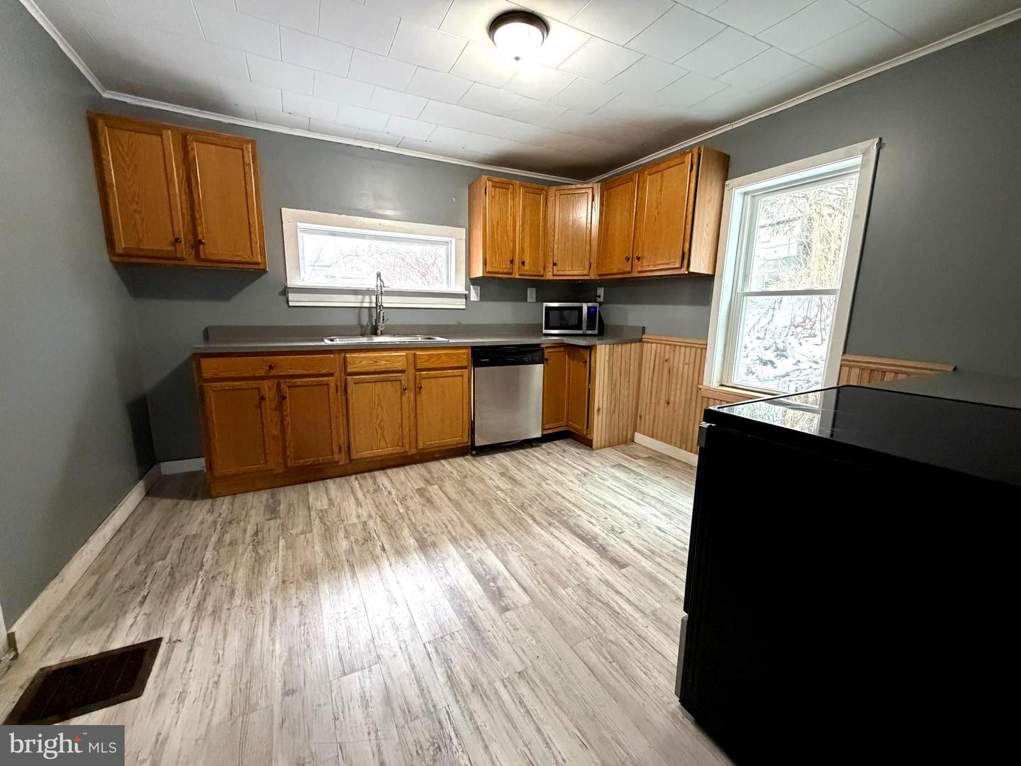 1356 Main St Property Photo 2