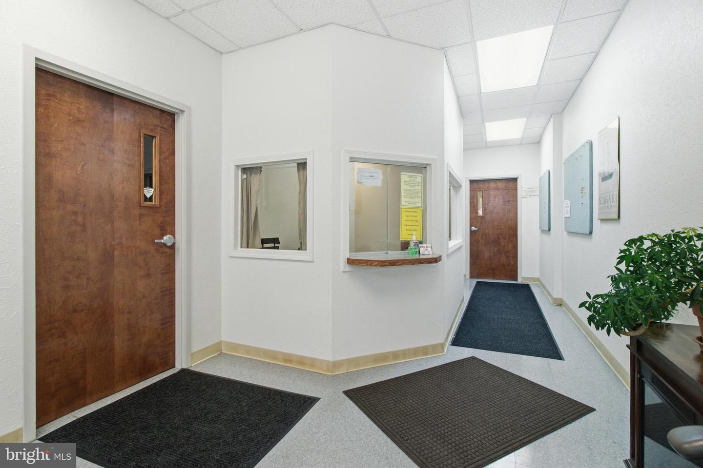 241 E Market St Property Photo 45