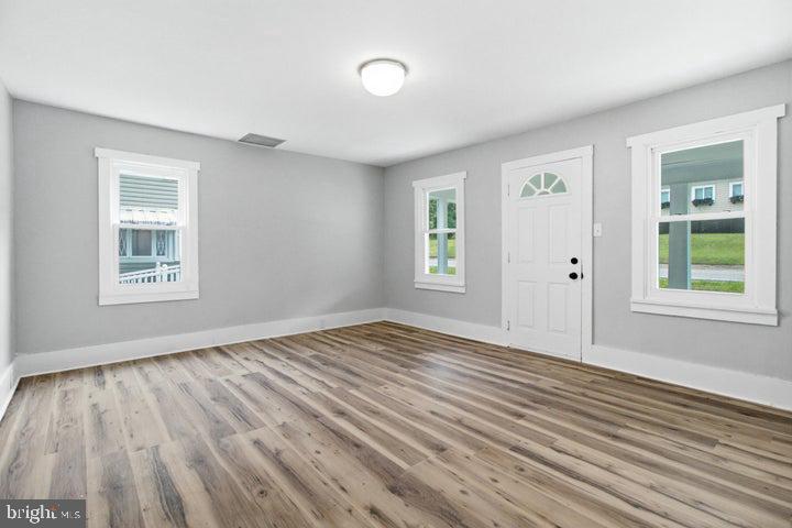 357 Spring St Property Photo 7