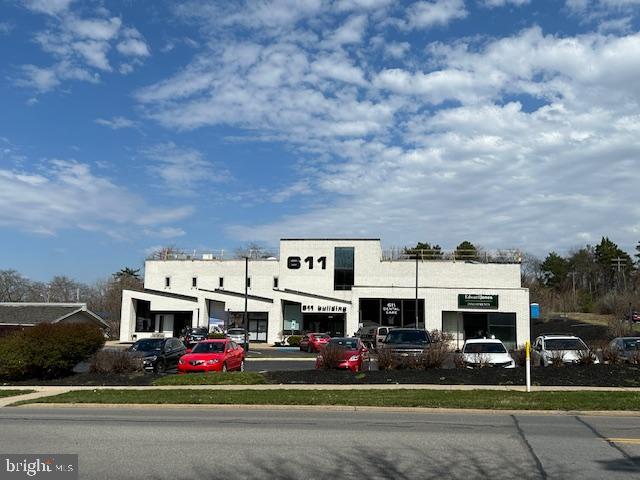 611 University Dr #213 Property Photo 1
