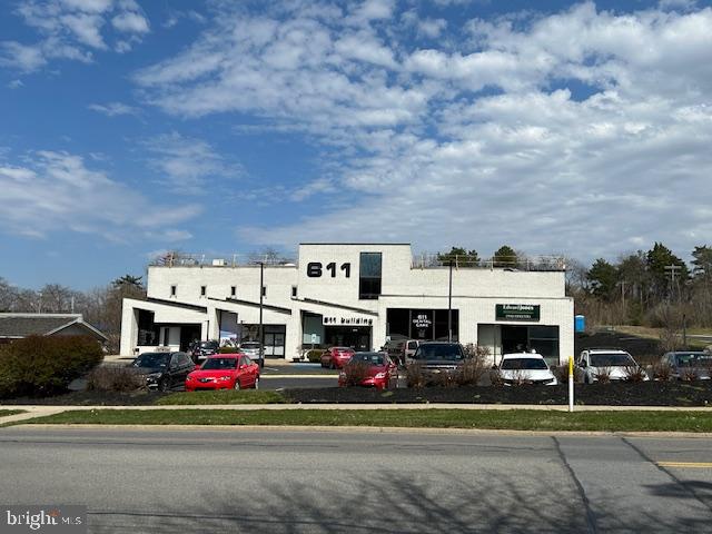 611 University Dr #215 Property Photo 2