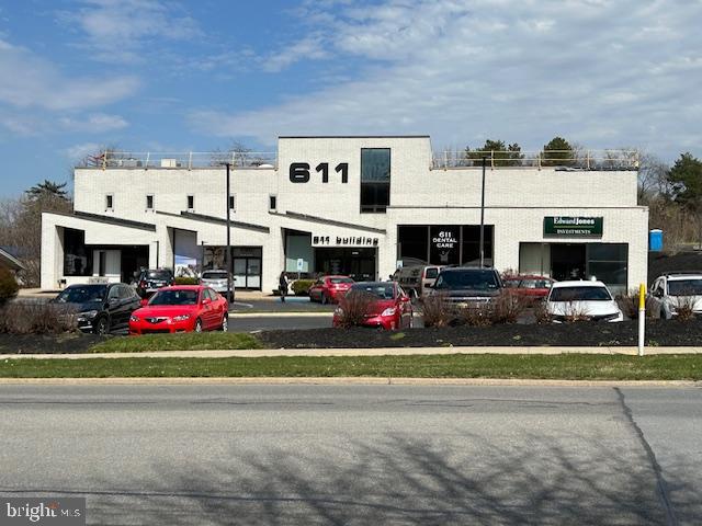 611 University Dr #215 Property Photo 3