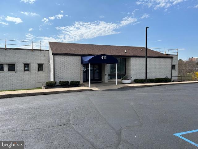 611 University Dr #215 Property Photo 5