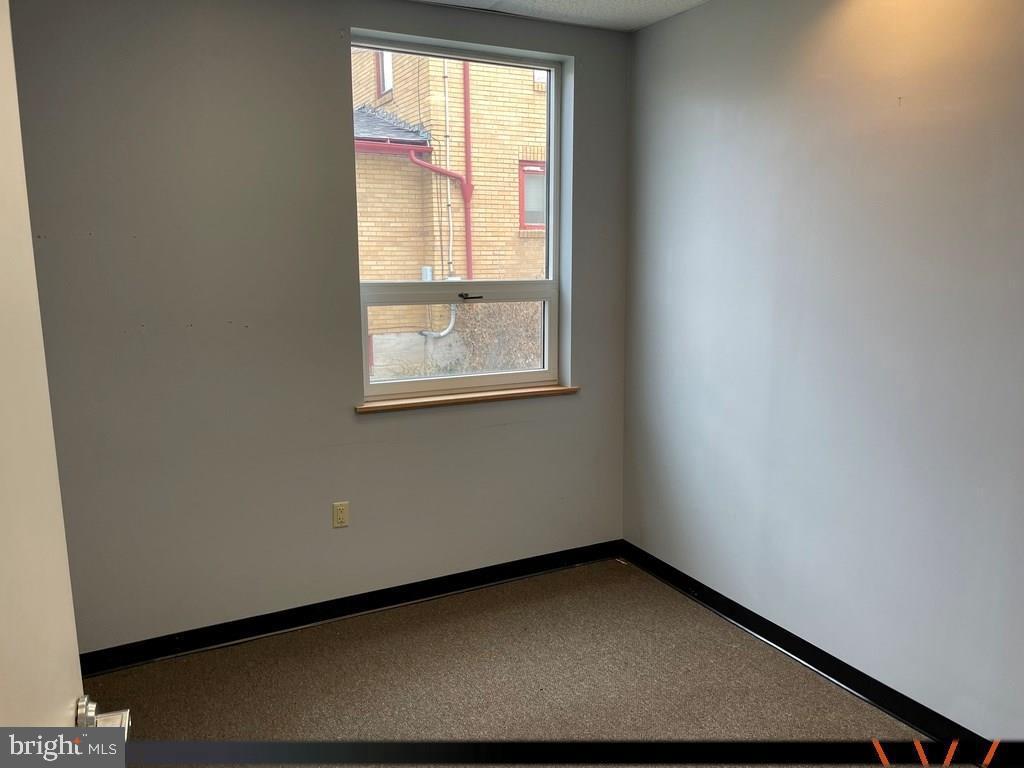1107 W College Ave Property Photo 18