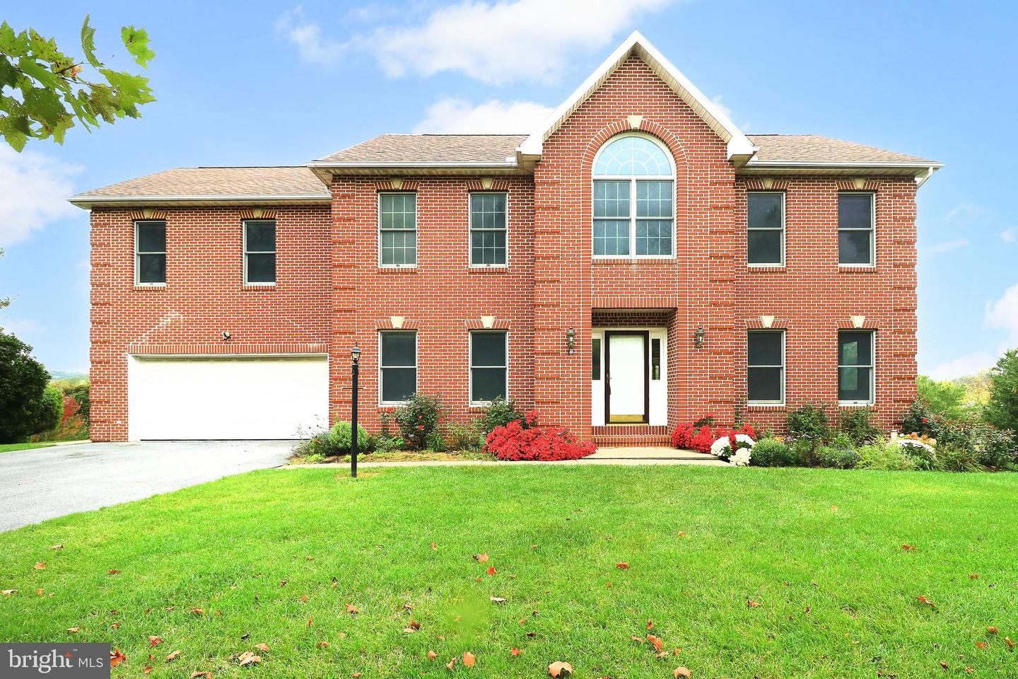 360 Glengarry Ln Property Photo
