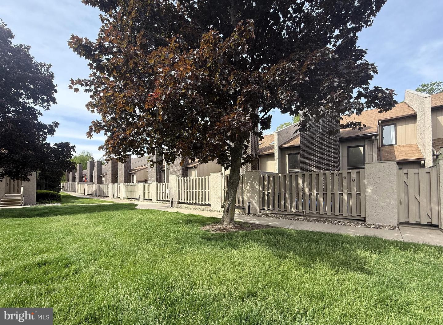 740 W Aaron Dr Property Photo