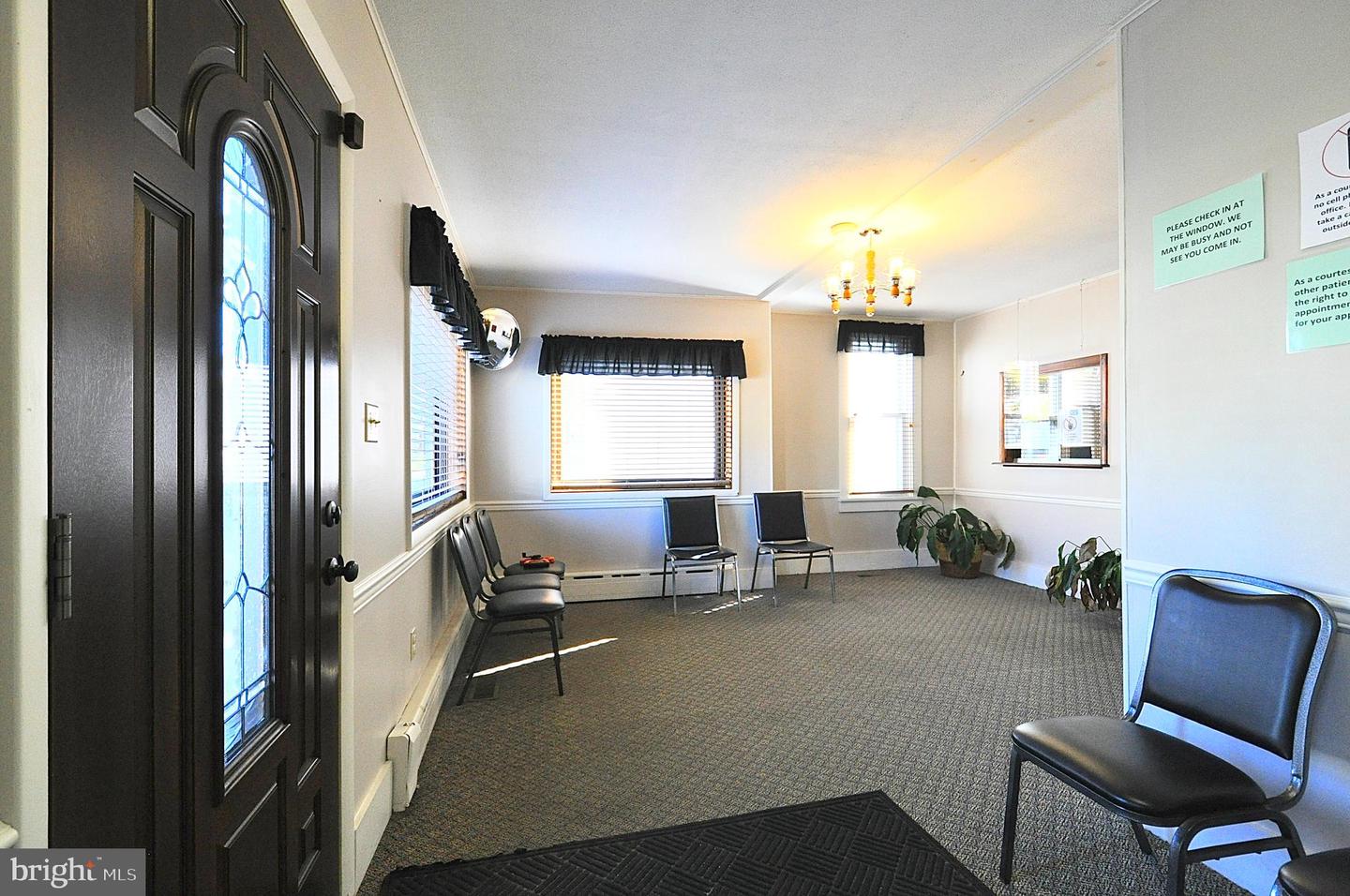 109 N Centre St Property Photo 2