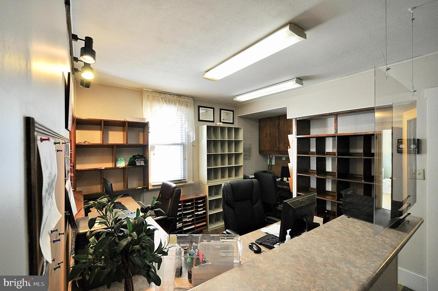 109 N Centre St Property Photo 4