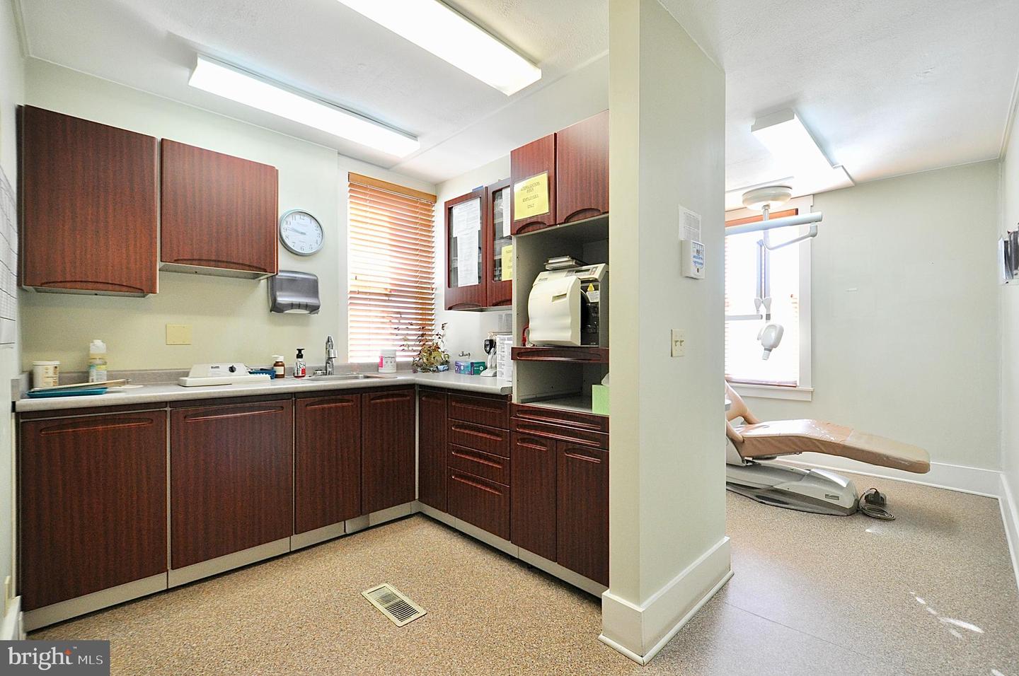 109 N Centre St Property Photo 6