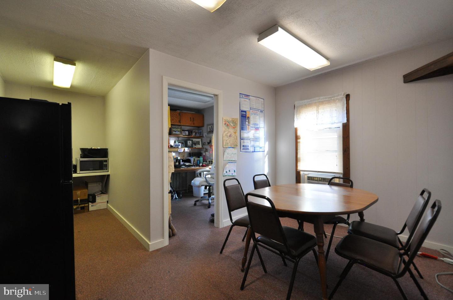109 N Centre St Property Photo 11