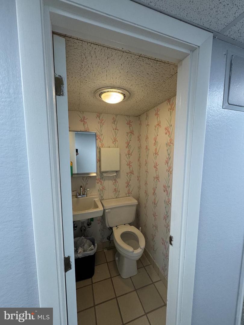 233 Easterly Pkwy #102 Property Photo 9