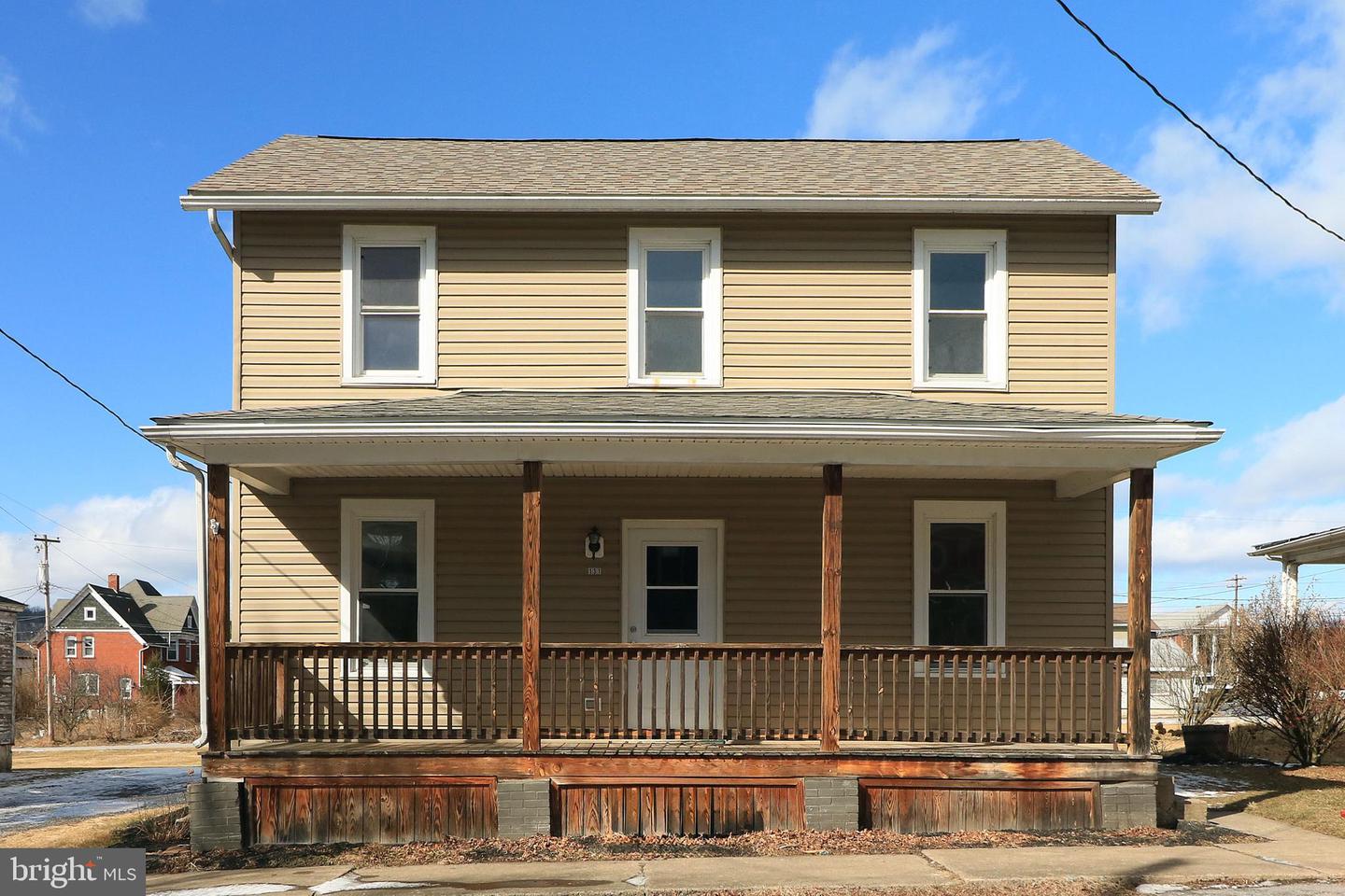 131 Maple St Property Photo