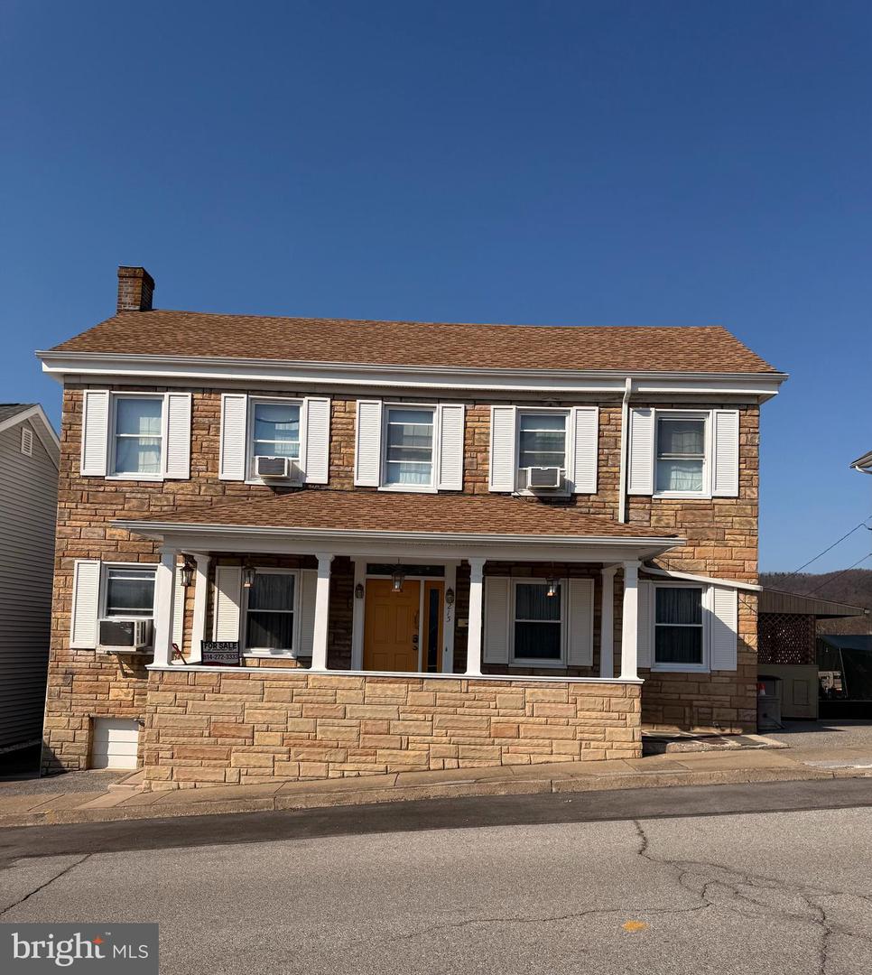 215 E High St Property Photo