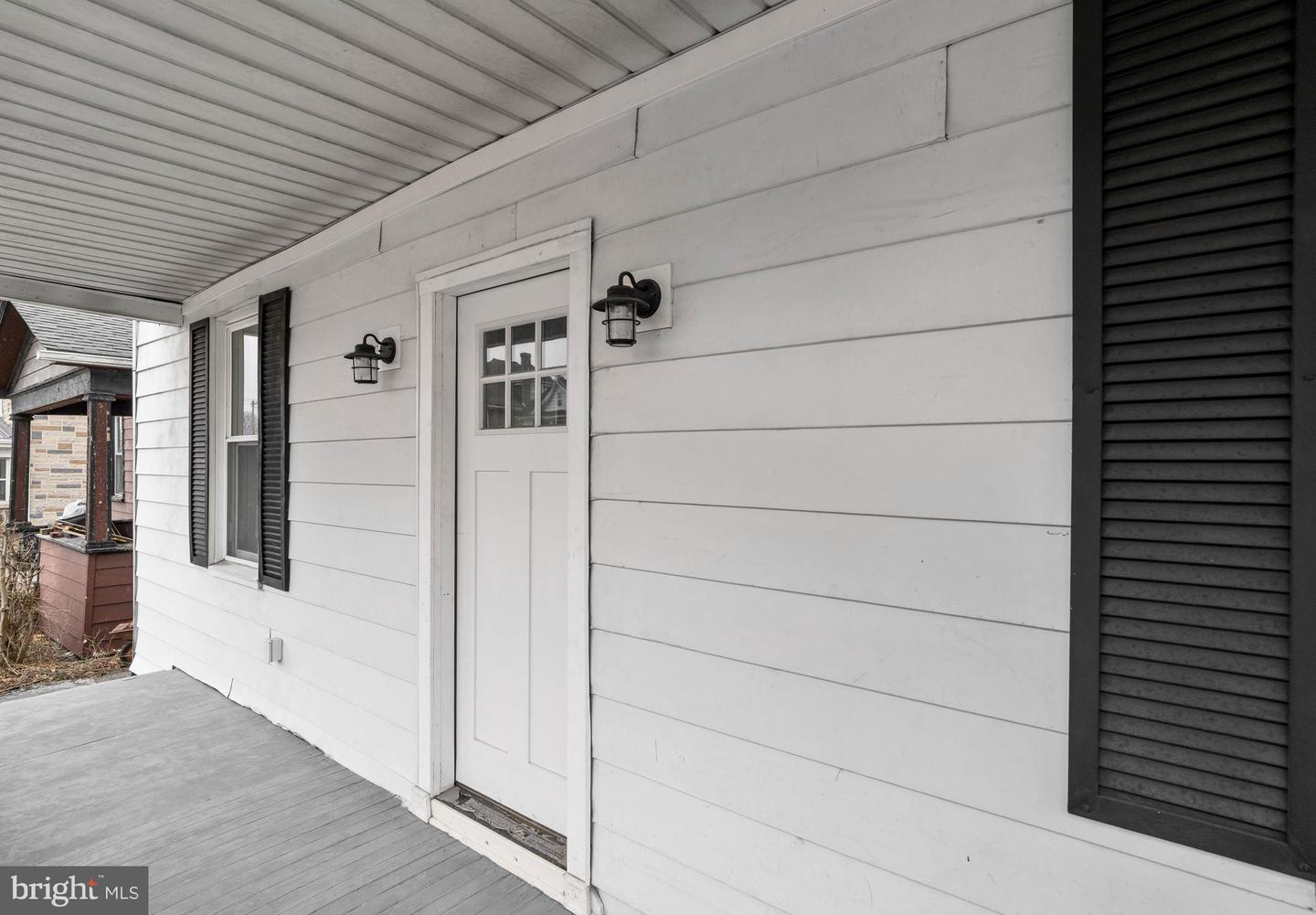 108 N Centre St Property Photo 2