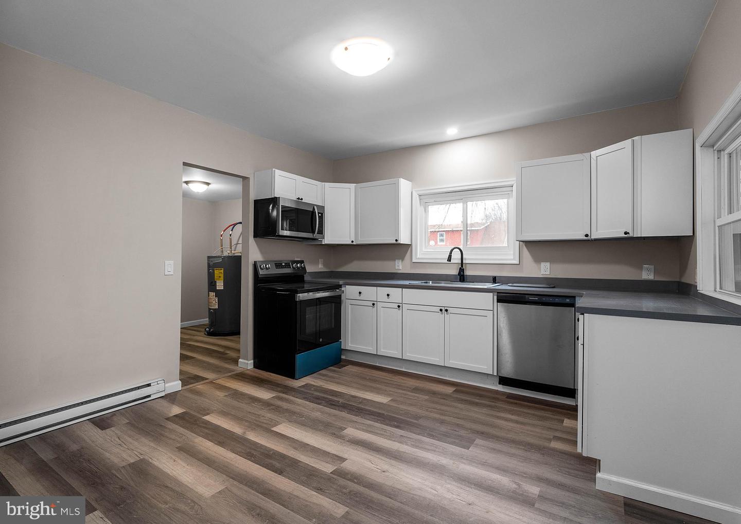 108 N Centre St Property Photo 3
