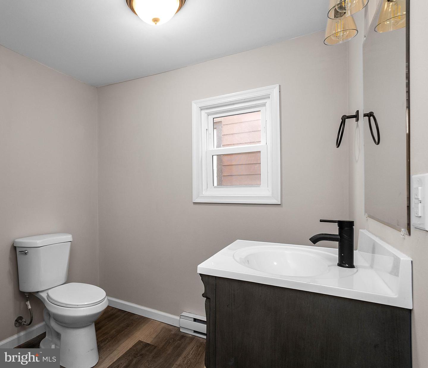 108 N Centre St Property Photo 8