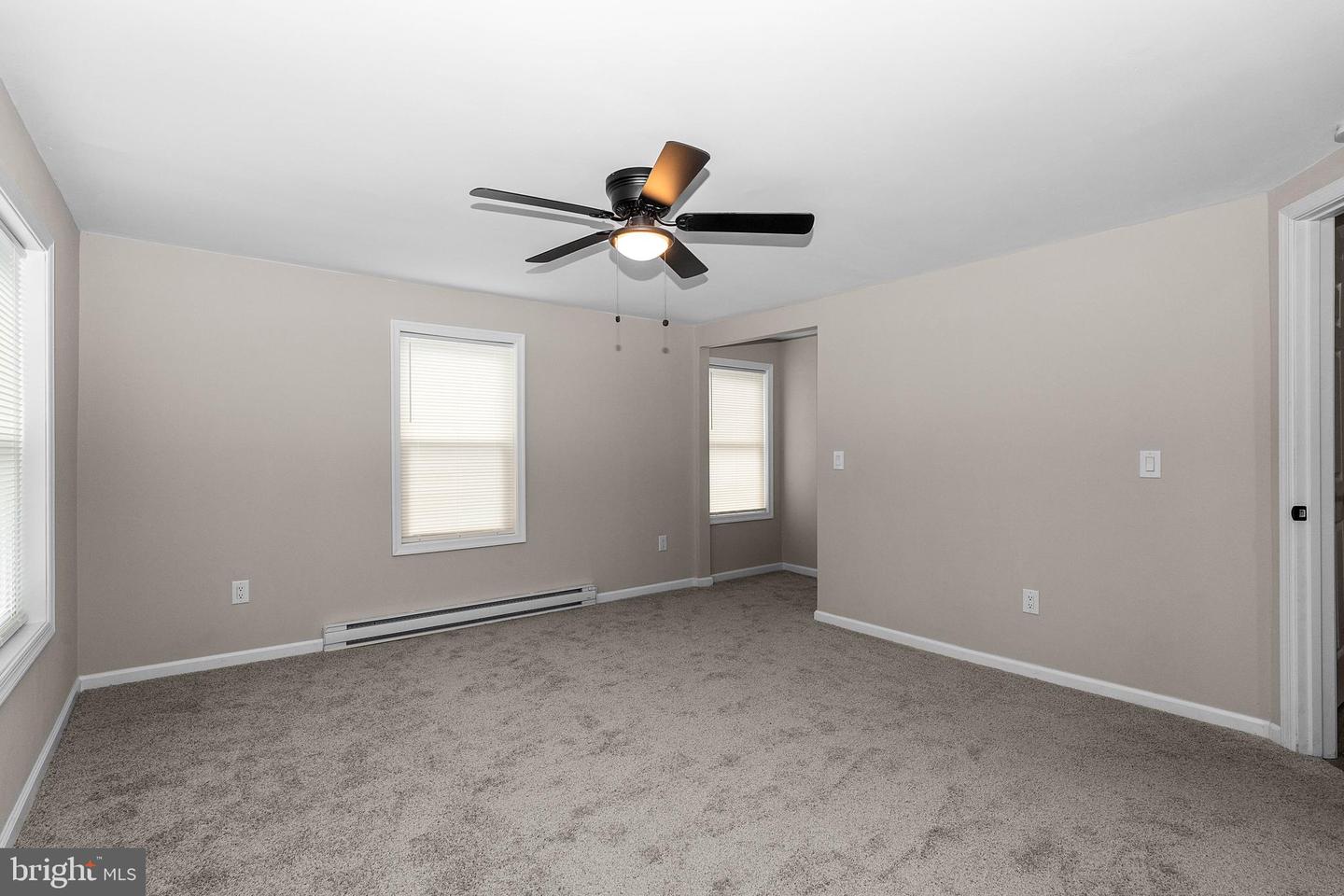 108 N Centre St Property Photo 17