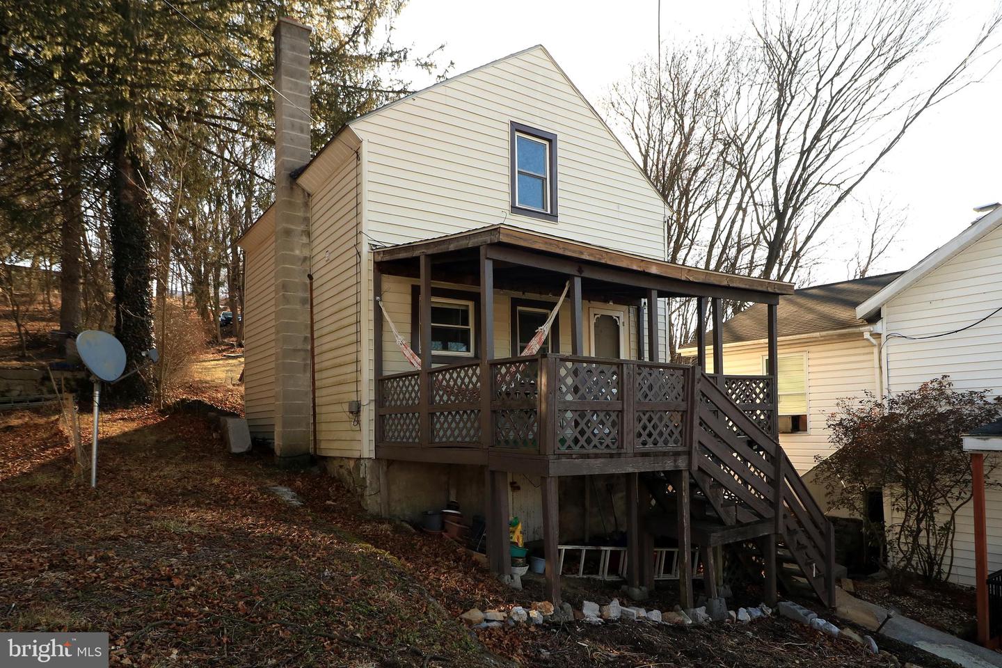 384 Pine St Property Photo