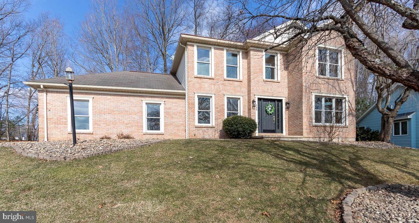 140 Pinewood Pl Property Photo 1