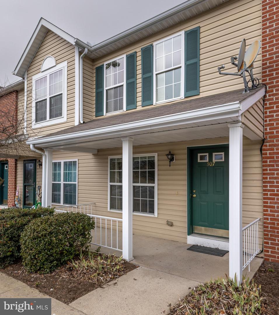 307 Chadham Ct Property Photo