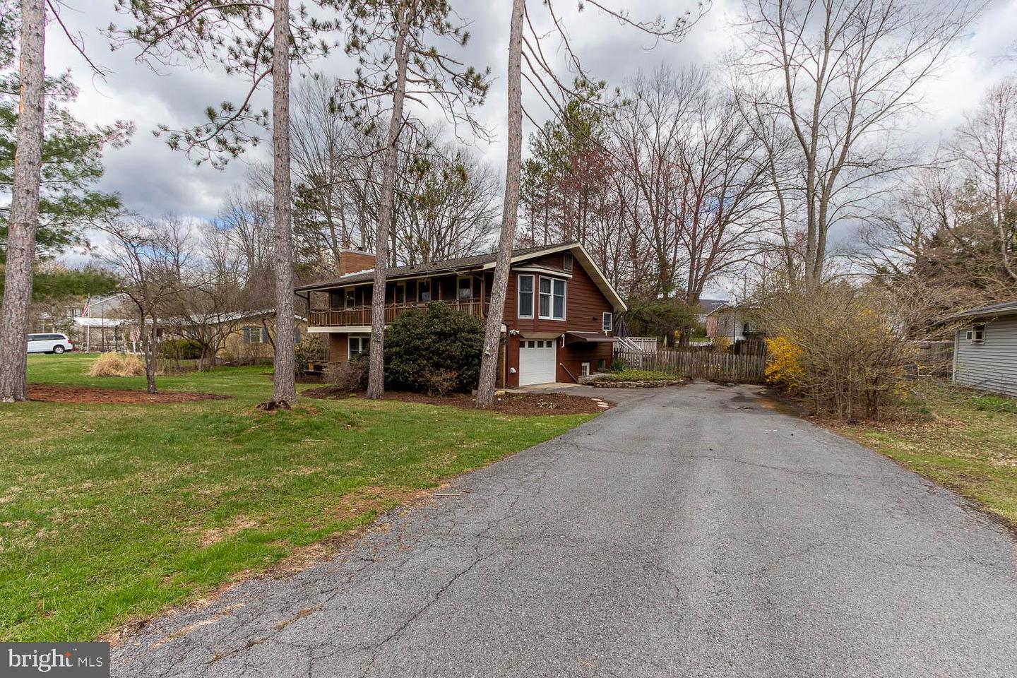 735 Kennard Rd Property Photo 2