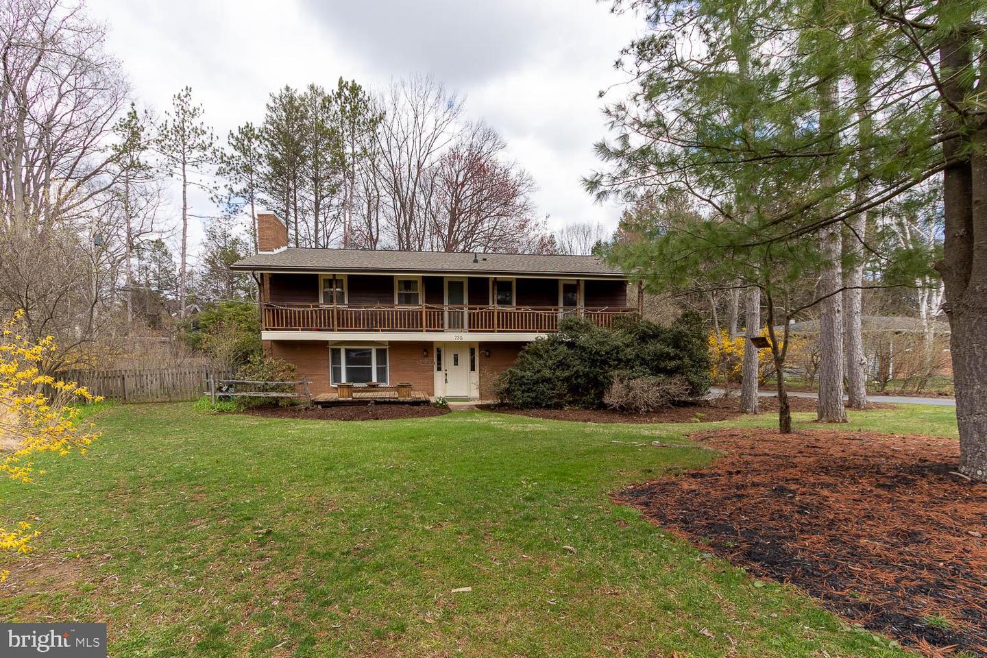 735 Kennard Rd Property Photo 3