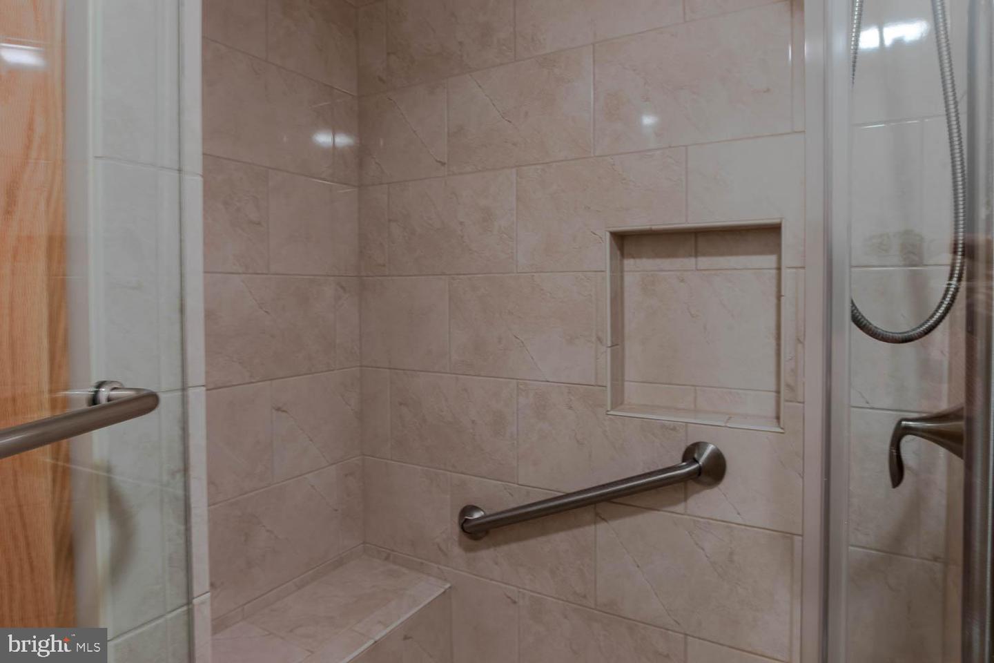 735 Kennard Rd Property Photo 10