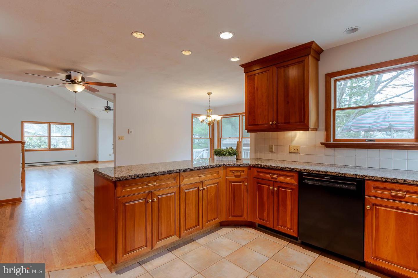 735 Kennard Rd Property Photo 16