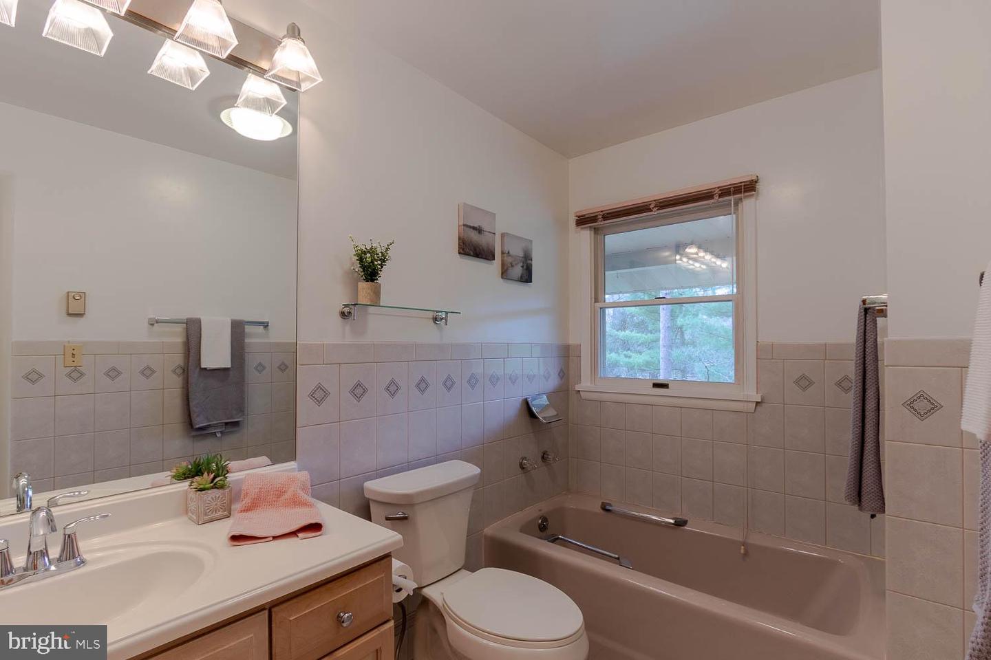 735 Kennard Rd Property Photo 32