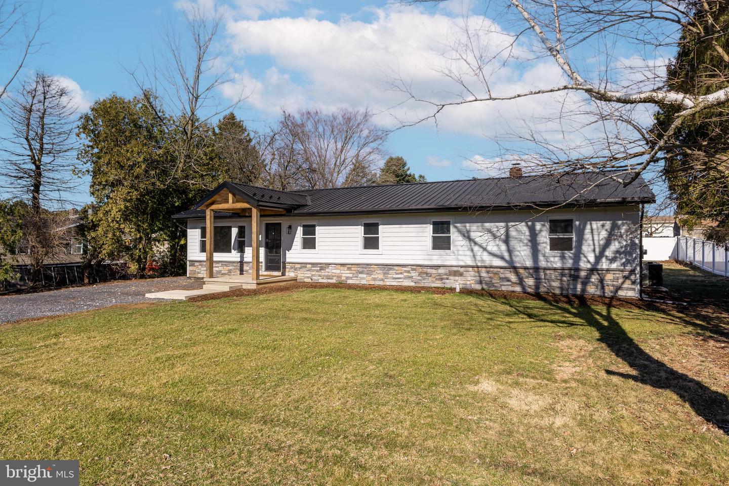 1211 E College Ave Property Photo