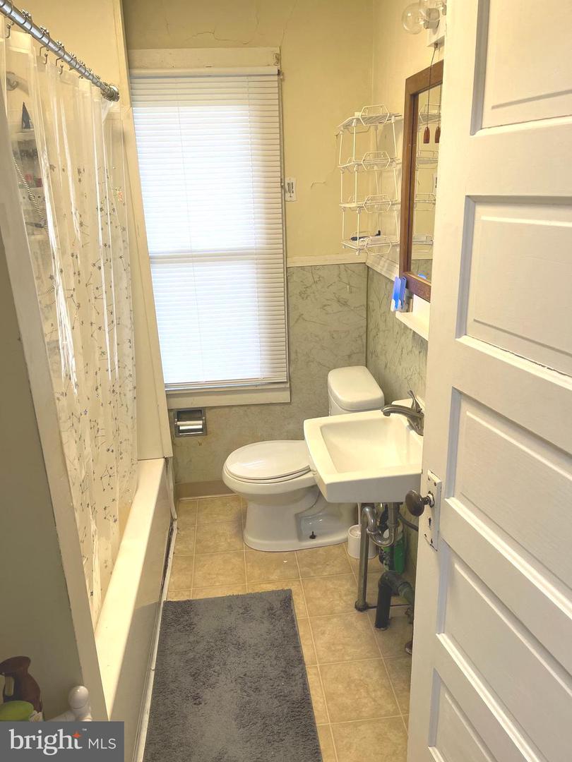 125 W Park Ave Property Photo 9