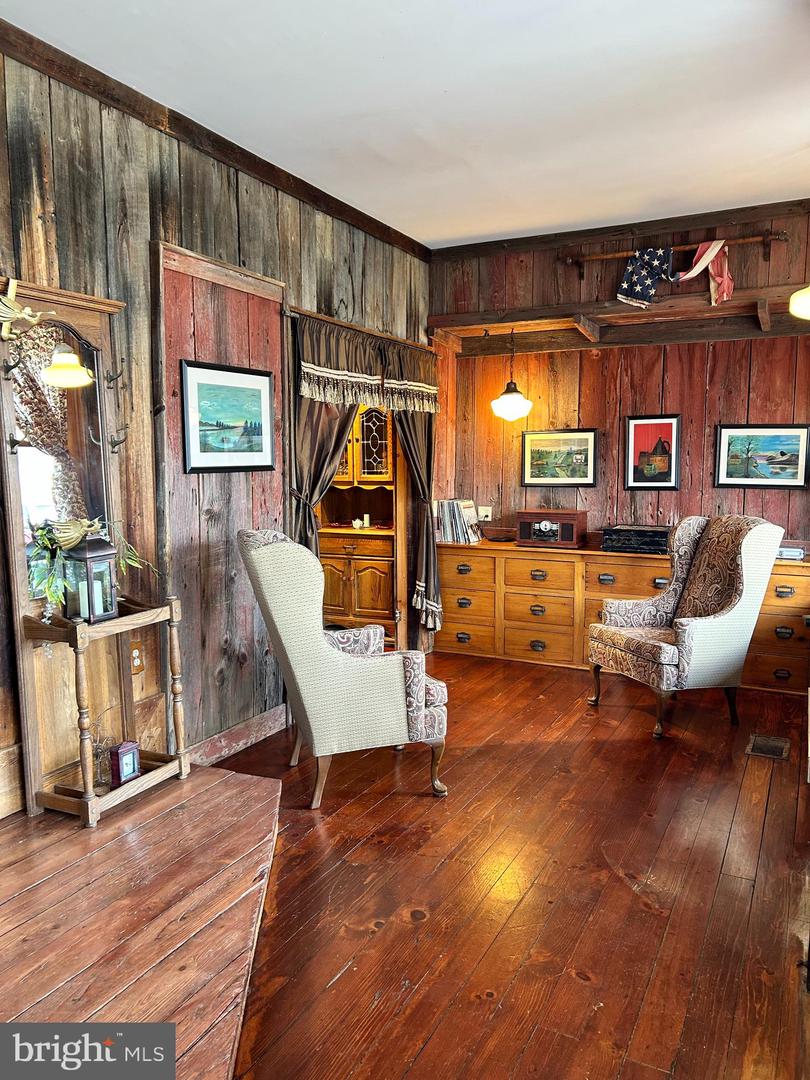 111 Mountain Ave Property Photo 3