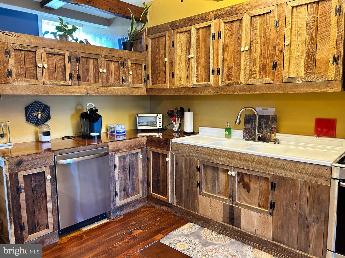 111 Mountain Ave Property Photo 5