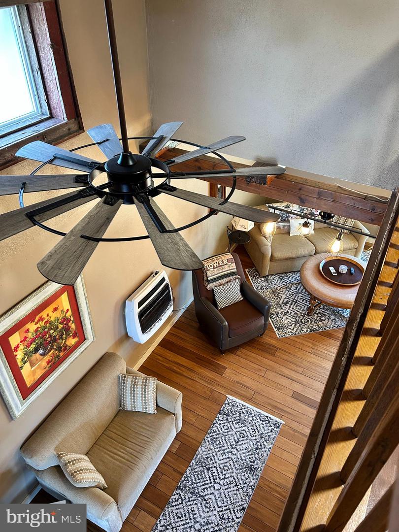 111 Mountain Ave Property Photo 9