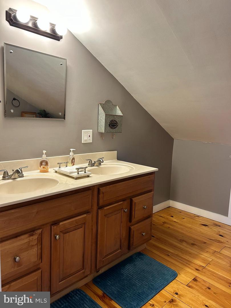 111 Mountain Ave Property Photo 16