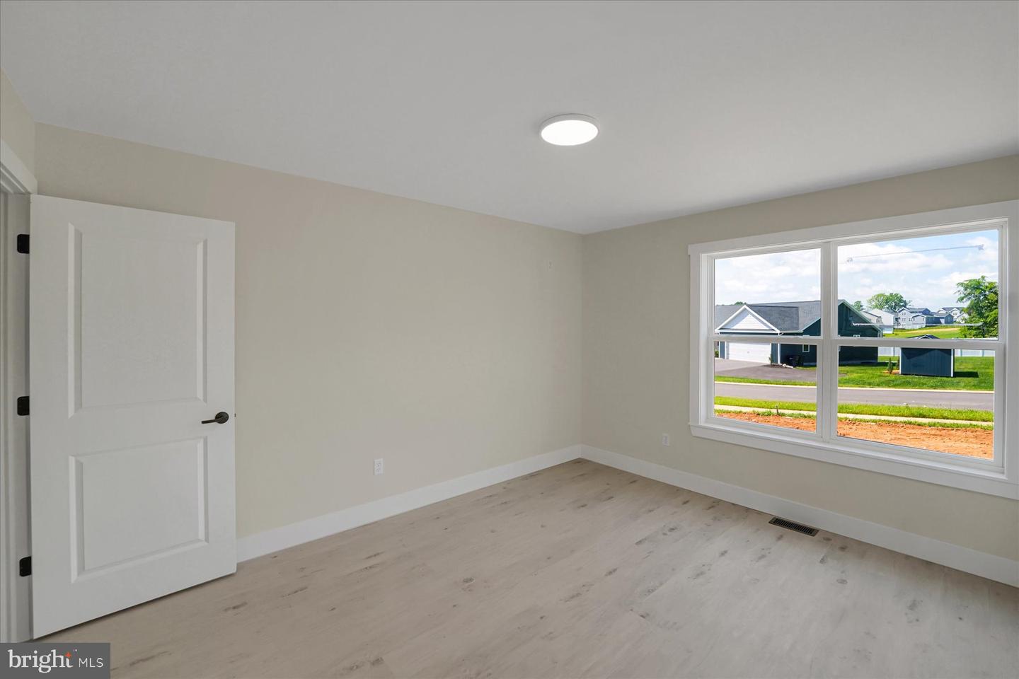 154 Saffron Blvd Property Photo 29