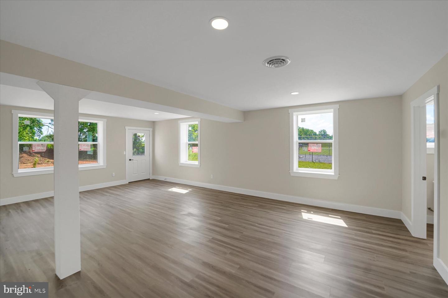 154 Saffron Blvd Property Photo 35