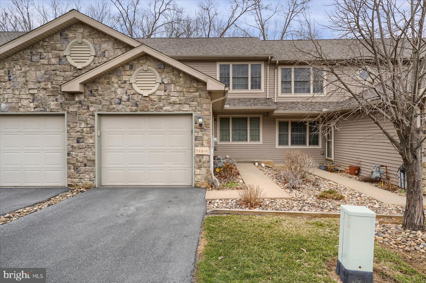 642 Oakwood Ave #d Property Photo 1