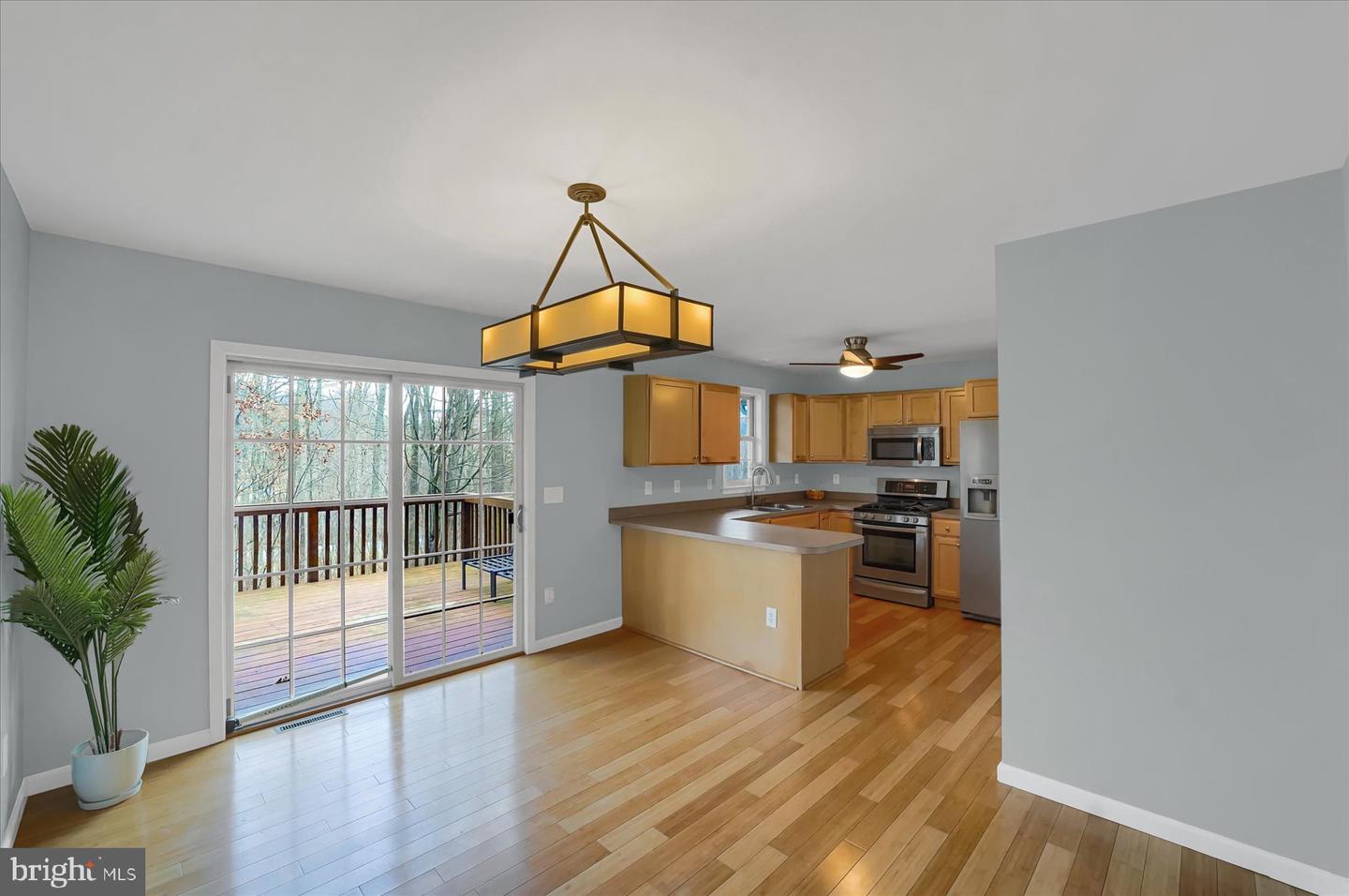 642 Oakwood Ave #d Property Photo 8