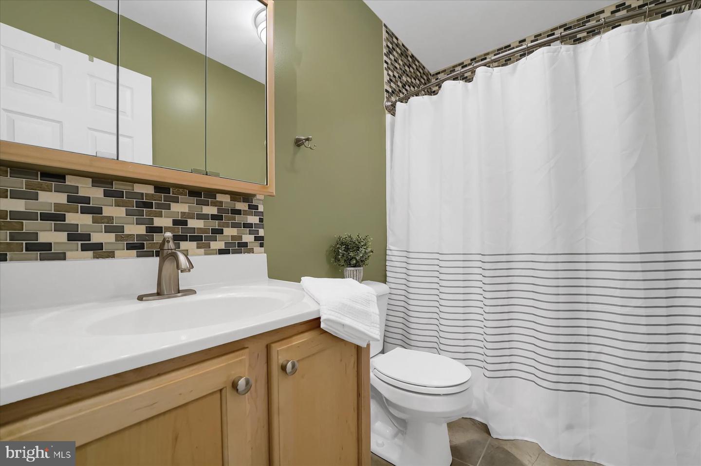 642 Oakwood Ave #d Property Photo 15