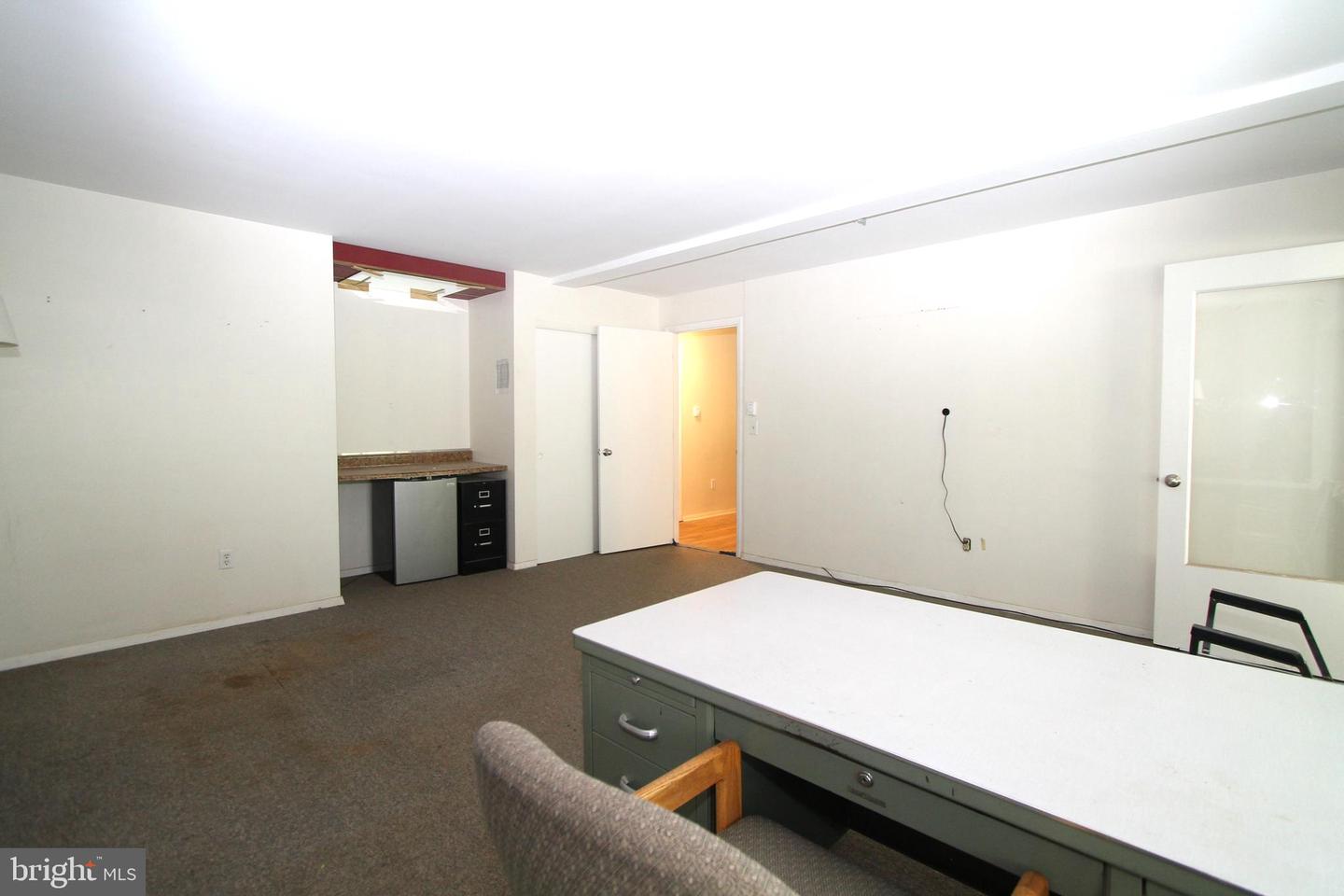 1121 W College Ave Property Photo 8
