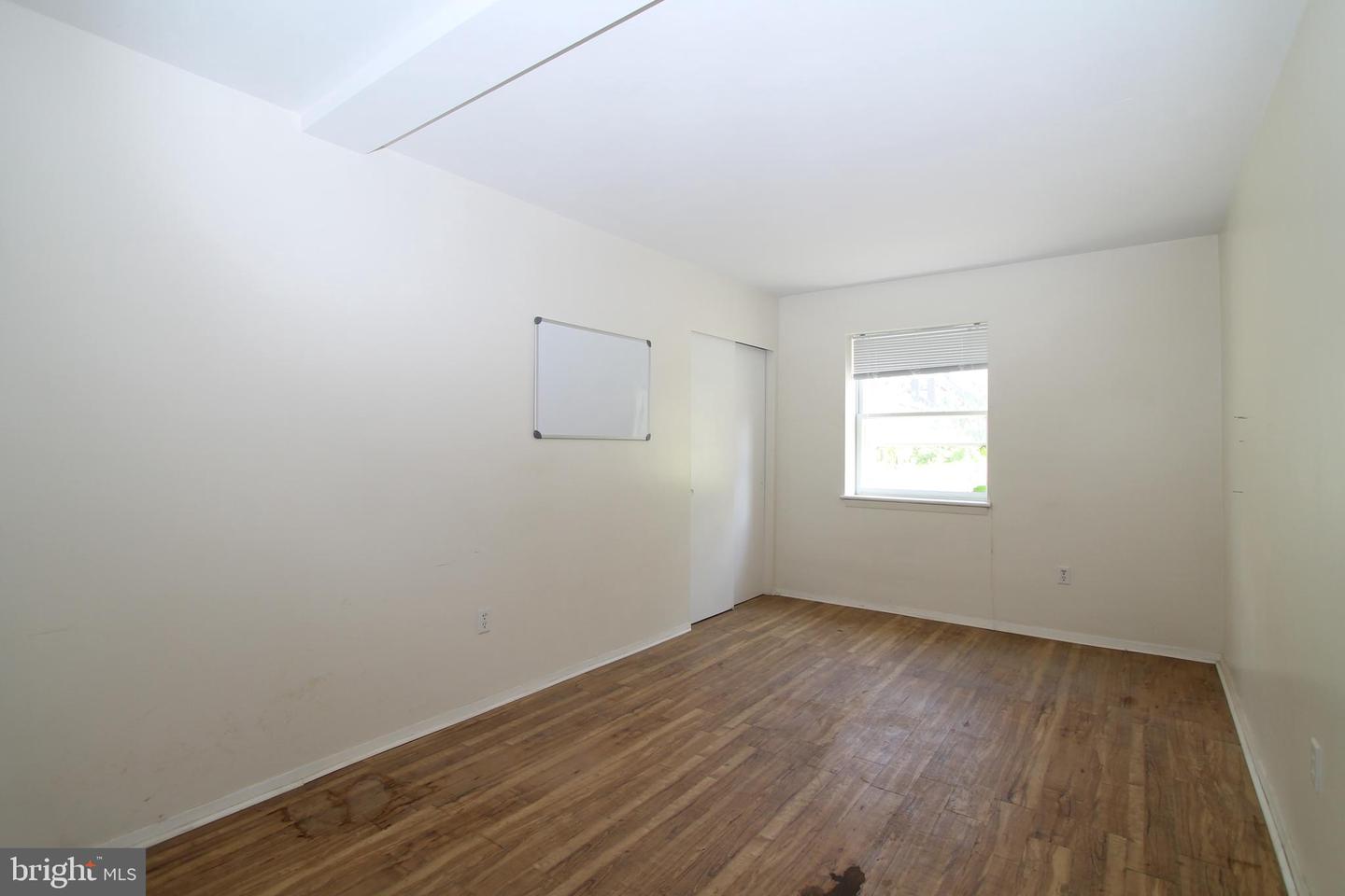 1121 W College Ave Property Photo 10