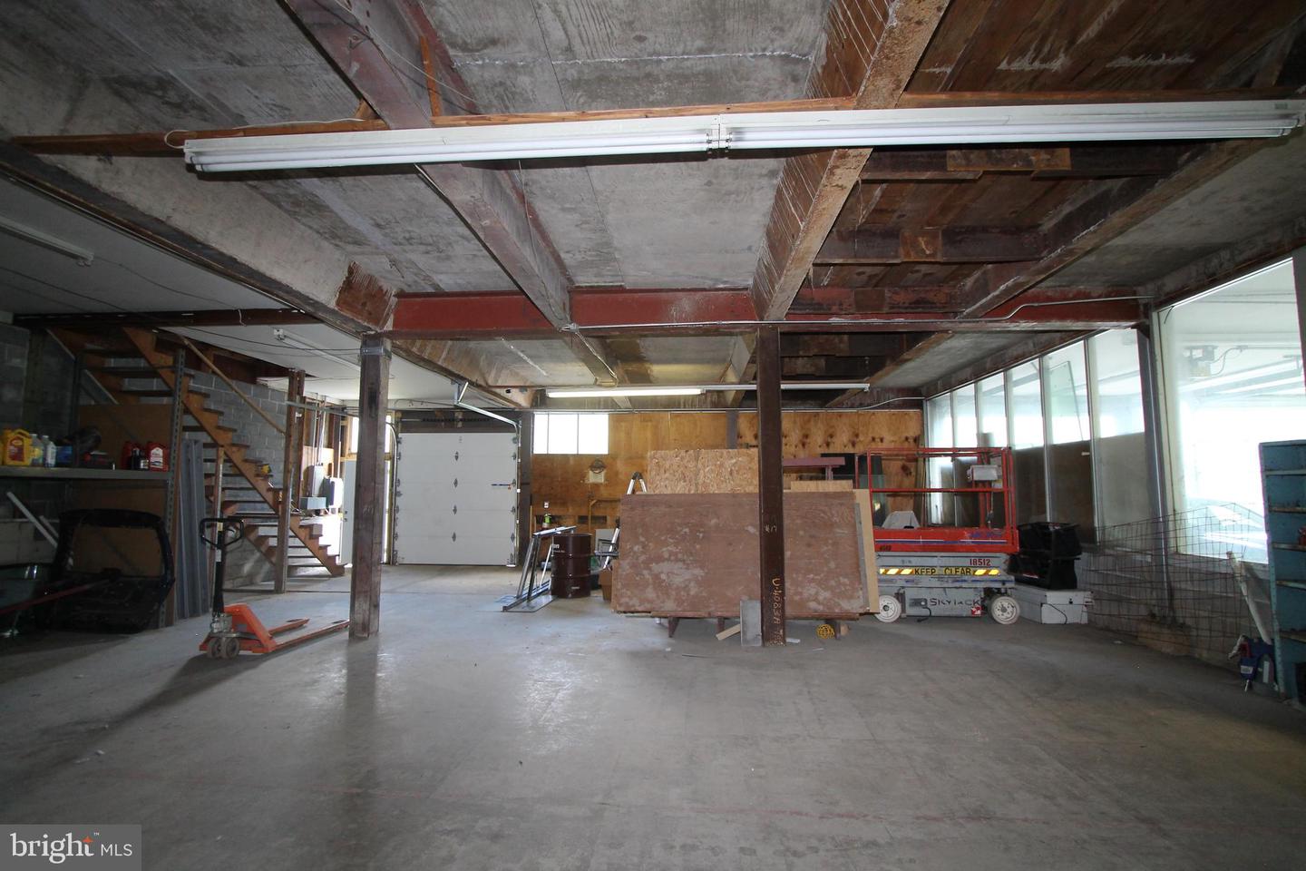 1121 W College Ave Property Photo 29