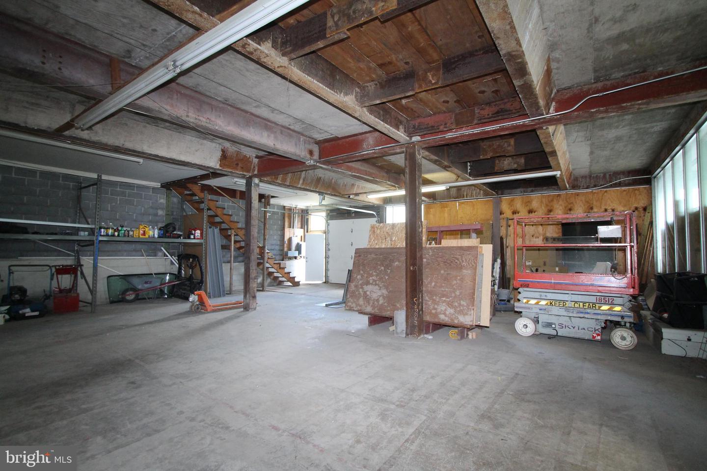 1121 W College Ave Property Photo 30
