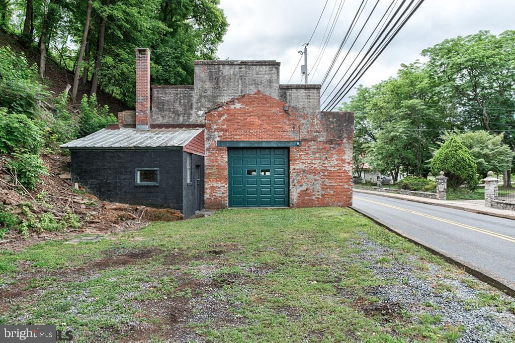 146 S Water St Property Photo 8
