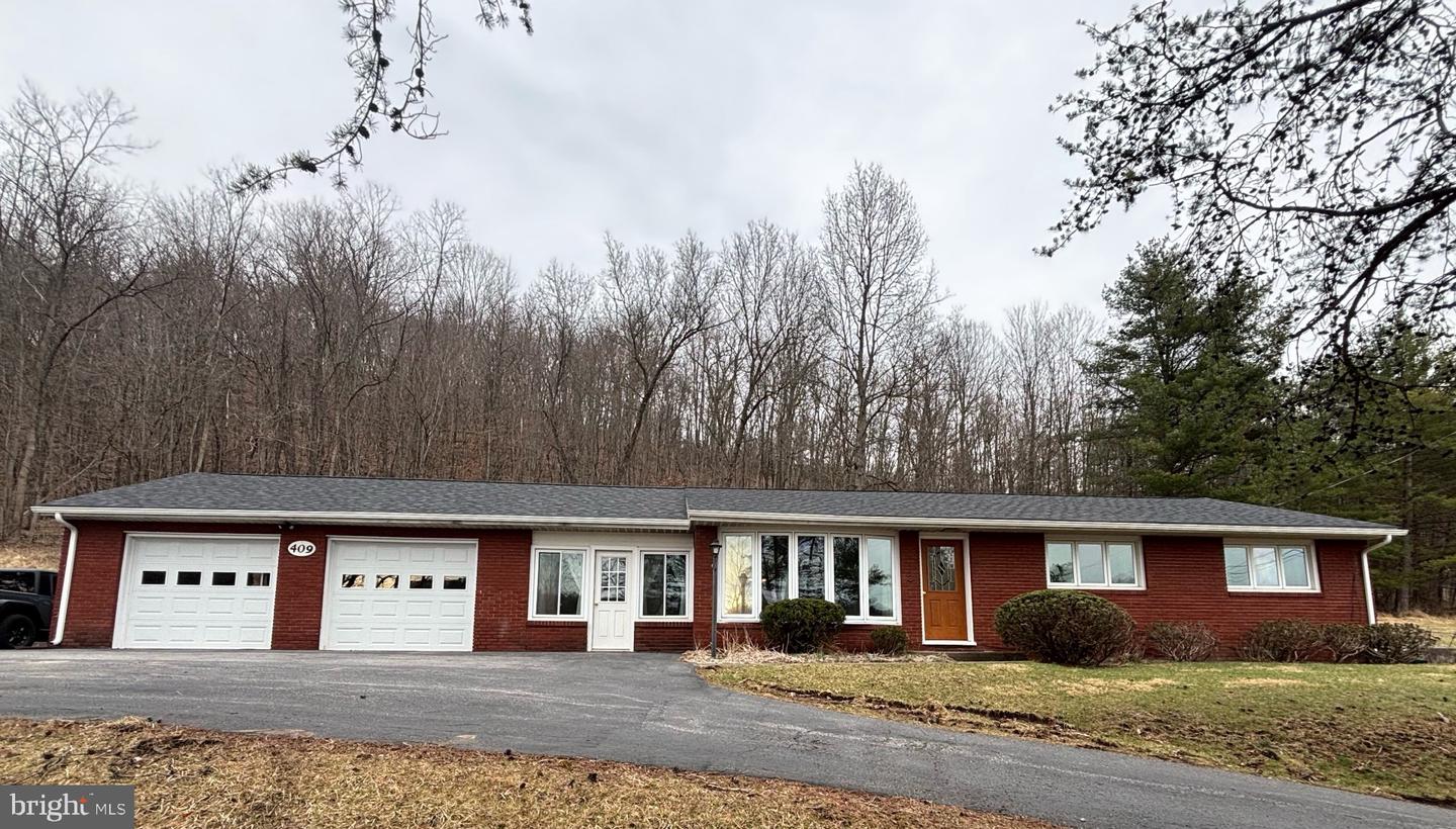 409 Runville Rd Property Photo 1