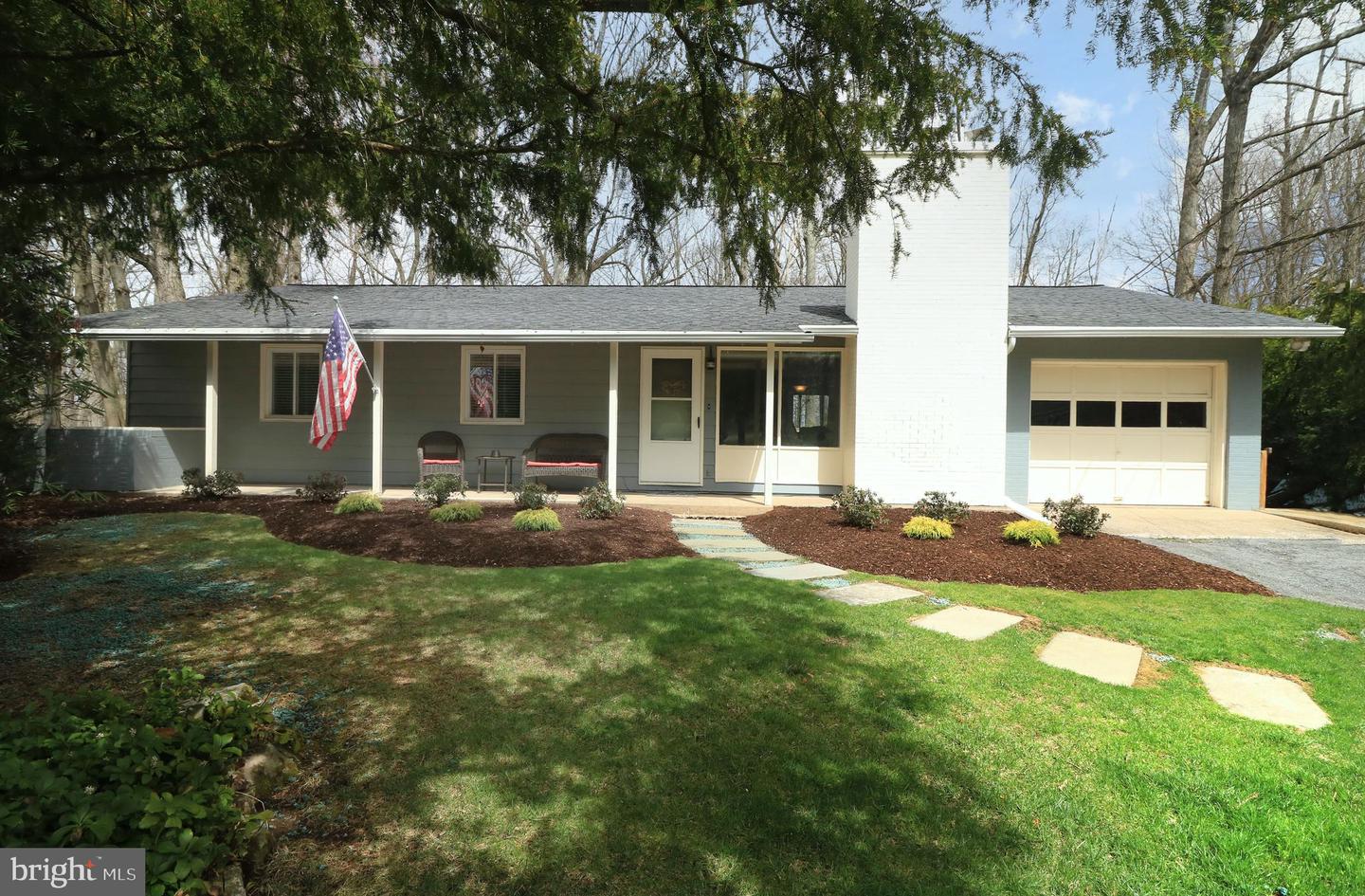1945 N Oak Ln Property Photo