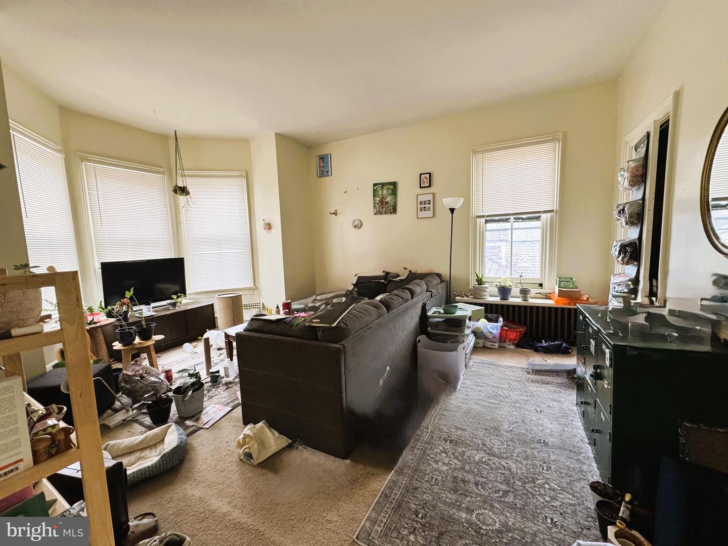207 E Howard St Property Photo 12